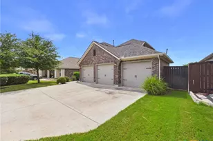 520 Academy Oaks Dr, San Marcos, TX 78666 - Photo 2