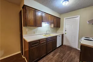 317 Briarwood Dr, New Braunfels, TX 78130 - Photo 10