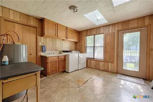 725 S Market St, Flatonia, TX 78941 - Photo 18