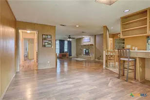 725 S Market St, Flatonia, TX 78941 - Photo 10