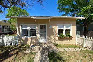 385 Comal Ave, New Braunfels, TX 78130 - Photo 1
