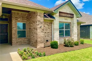 2705 Crystal Ann Dr, Temple, TX 76502 - Photo 2