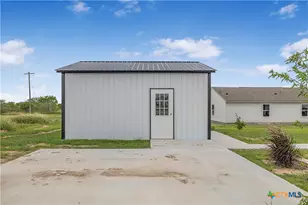 501 Sendera Wy, Kenedy, TX 78119 - Photo 36