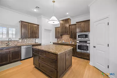 135 Wellspring Boulevard, Victoria, TX 77904 - Photo 6