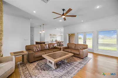135 Wellspring Boulevard, Victoria, TX 77904 - Photo 4