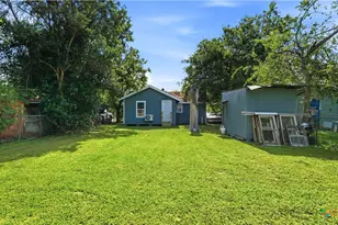 1407 N San Marcos St, Seguin, TX 78155 - Photo 14