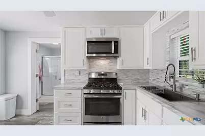 1407 N San Marcos Street, Seguin, TX 78155 - Photo 6