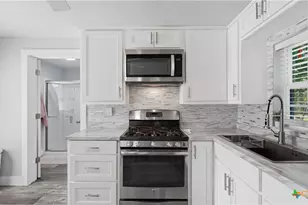 1407 N San Marcos St, Seguin, TX 78155 - Photo 6