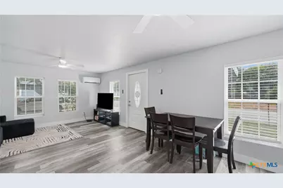 1407 N San Marcos Street, Seguin, TX 78155 - Photo 6