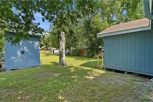 1407 N San Marcos St, Seguin, TX 78155 - Photo 18