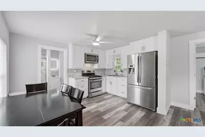 1407 N San Marcos Street, Seguin, TX 78155 - Photo 4
