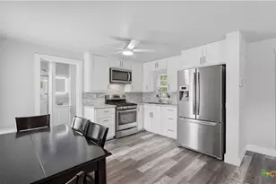 1407 N San Marcos St, Seguin, TX 78155 - Photo 4
