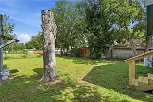 1407 N San Marcos St, Seguin, TX 78155 - Photo 14