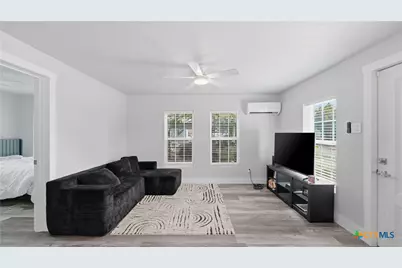 1407 N San Marcos Street, Seguin, TX 78155 - Photo 2