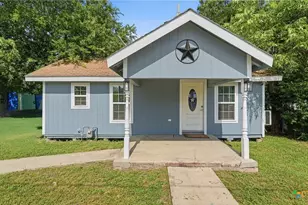 1407 N San Marcos St, Seguin, TX 78155 - Photo 1