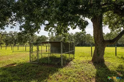 10488 Hwy 304, Harwood, TX 78629 - Photo 20