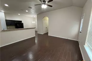 685 Creekside Cir, New Braunfels, TX 78130 - Photo 4