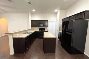 685 Creekside Cir, New Braunfels, TX 78130 - Photo 6