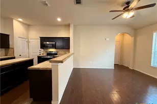 685 Creekside Cir, New Braunfels, TX 78130 - Photo 10