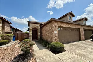 685 Creekside Cir, New Braunfels, TX 78130 - Photo 2