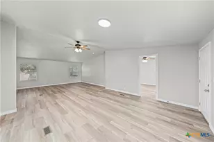 129 Bremond St, Belton, TX 76513 - Photo 8