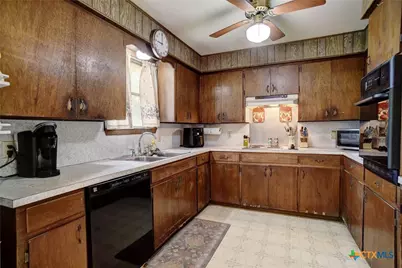 2179 US Highway 90A, Shiner, TX 77984 - Photo 10