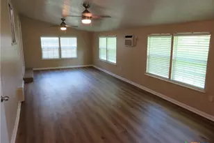 969 Kunkel St, Seguin, TX 78155 - Photo 10