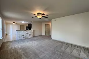 789 Great Oaks Dr, New Braunfels, TX 78130 - Photo 2