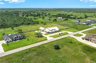 158 Sendera Loop, Victoria, TX 77904 - Photo 4