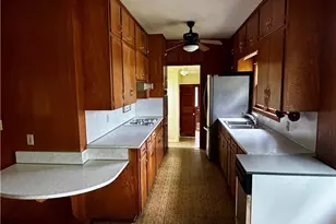 402 Young St, Edna, TX 77957 - Photo 8