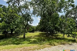 402 Young St, Edna, TX 77957 - Photo 20