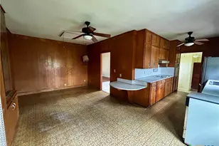 402 Young St, Edna, TX 77957 - Photo 10