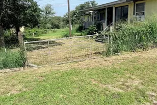 140 Mackie Ln, Seguin, TX 78155 - Photo 14