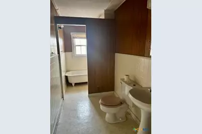 105 S Allen Street, Edna, TX 77957 - Photo 12