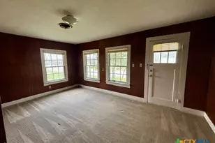 105 S Allen St, Edna, TX 77957 - Photo 4