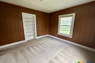 105 S Allen St, Edna, TX 77957 - Photo 8