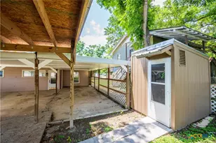 705 S Laurel Ave, Luling, TX 78648 - Photo 28