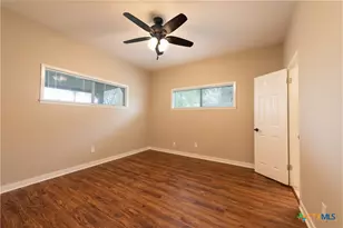 705 S Laurel Ave, Luling, TX 78648 - Photo 20