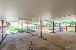705 S Laurel Ave, Luling, TX 78648 - Photo 16