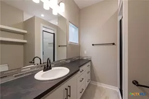 705 S Laurel Ave, Luling, TX 78648 - Photo 22