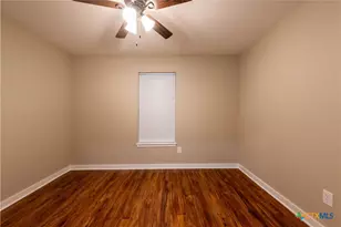 705 S Laurel Ave, Luling, TX 78648 - Photo 18