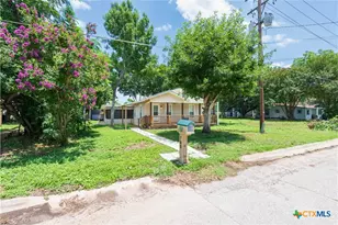 705 S Laurel Ave, Luling, TX 78648 - Photo 2