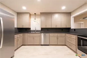 705 S Laurel Ave, Luling, TX 78648 - Photo 8