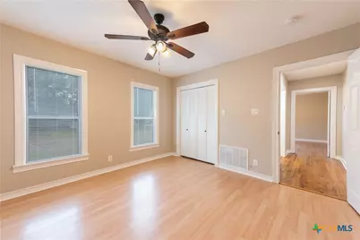 705 S Laurel Avenue, Luling, TX 78648 - Photo 14
