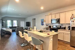 304 Fall Aster Dr, Kyle, TX 78640 - Photo 4