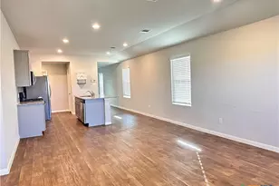 304 Fall Aster Dr, Kyle, TX 78640 - Photo 2