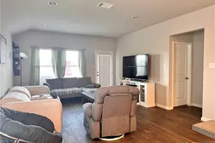 304 Fall Aster Dr, Kyle, TX 78640 - Photo 2