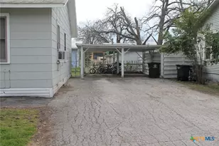 671 Roosevelt St, New Braunfels, TX 78130 - Photo 2