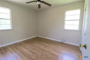 802 E Irvin Ave, Temple, TX 76501 - Photo 10