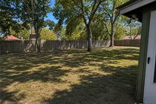 511 Milam St, Luling, TX 78648 - Photo 12